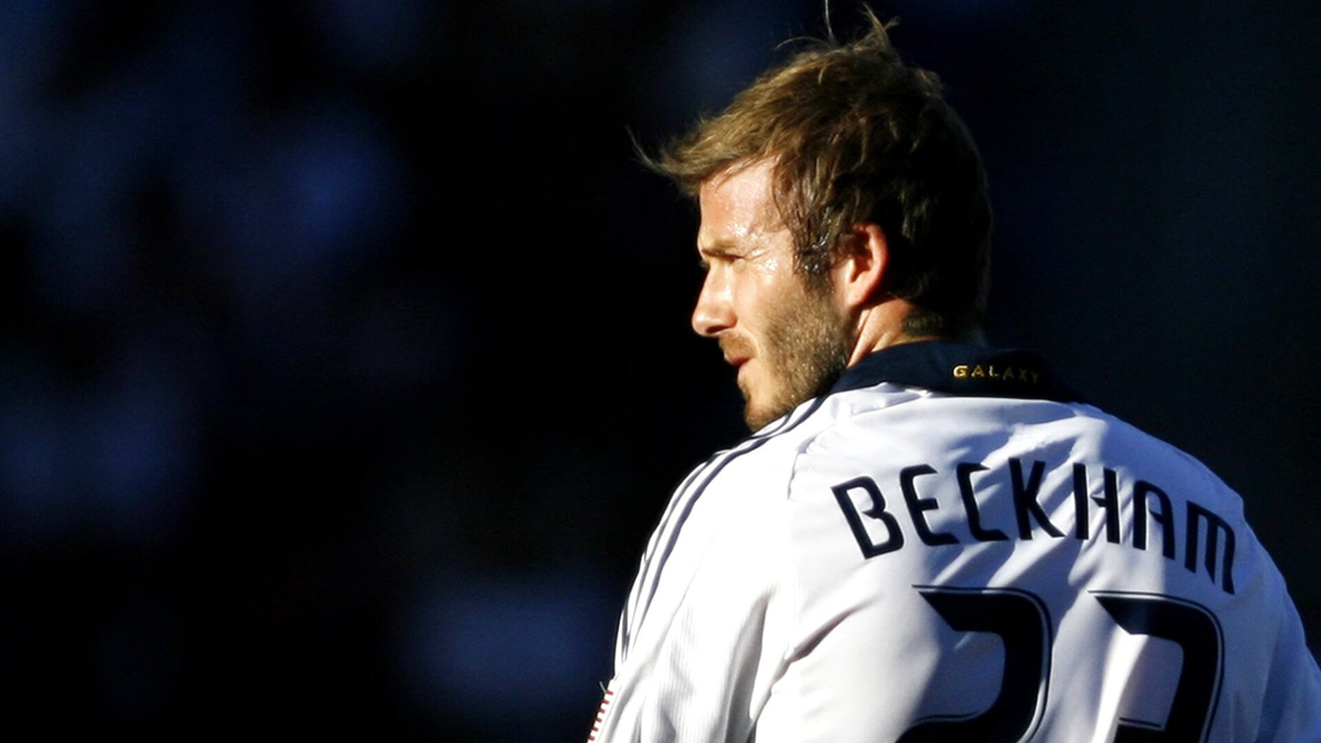 赛道风暴，拉塞尔统治全场，迈凯伦横扫阿斯顿马丁