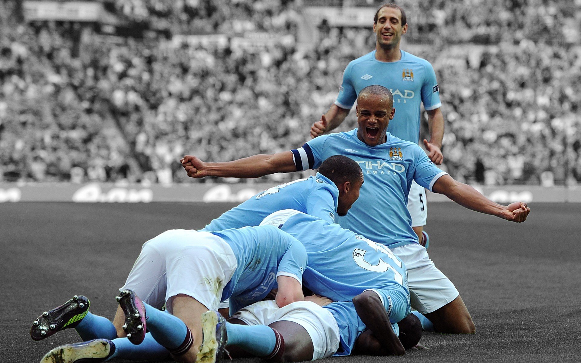王者对决,F1银石烽火与雄鹿魔术的钢铁碰撞—当极速狂飙遇上血肉之躯的唯一天王山之战